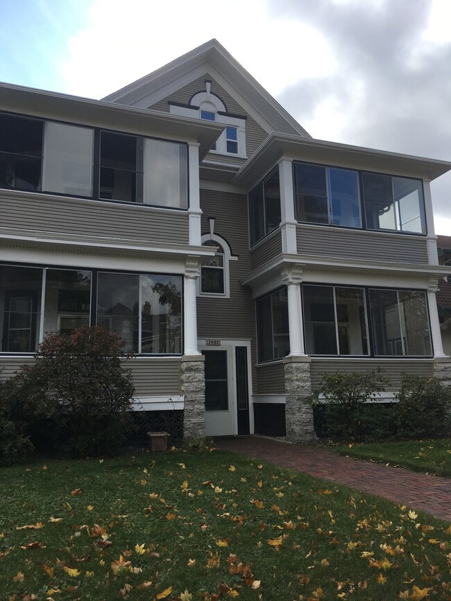 Building Photo - 1032 Portland Ave Unit #1