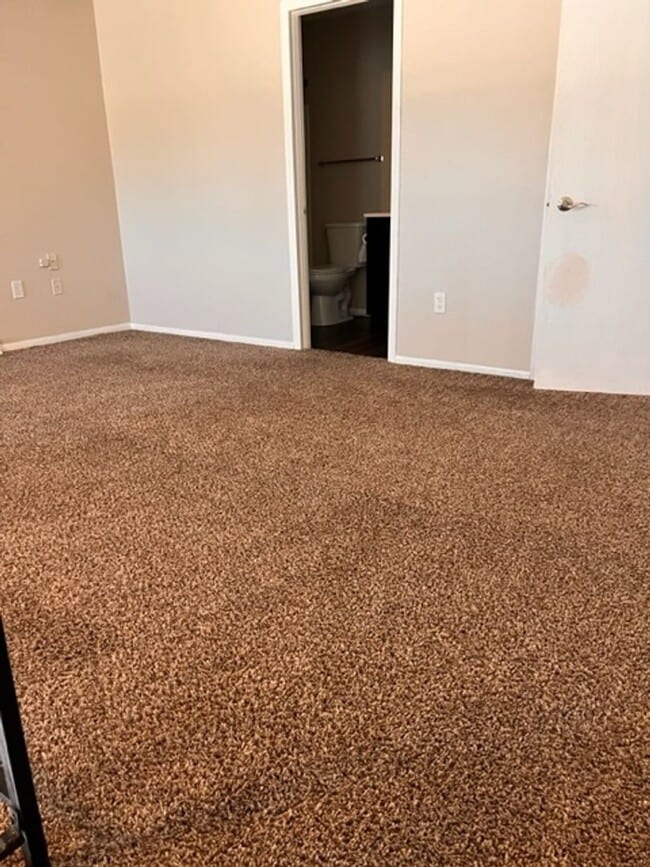 Photo - Spacious 1-Bedroom Apartment for Rent in C... Unit J11