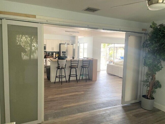 Photo - 1710 SW 6th Ave