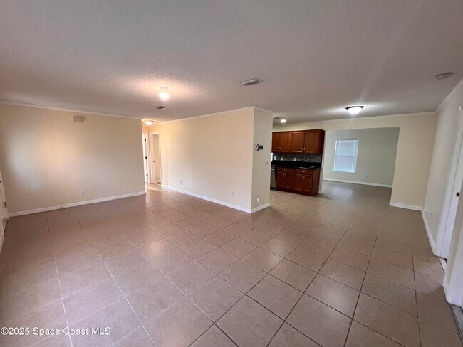 Photo - 767 Altona St NW
