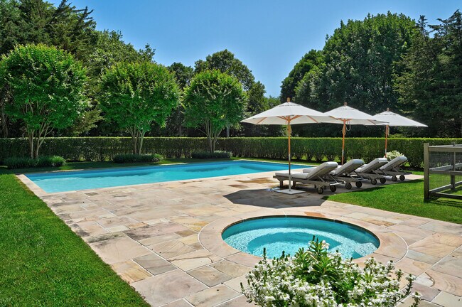 Photo - 12 Hedge Row Ln