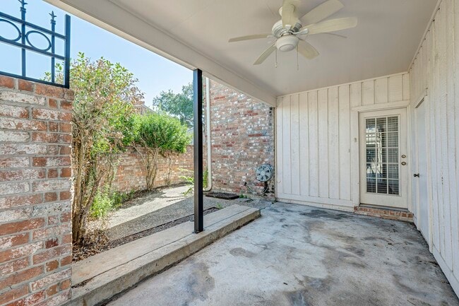 Photo - 5816 Lynbrook Dr Unit 67