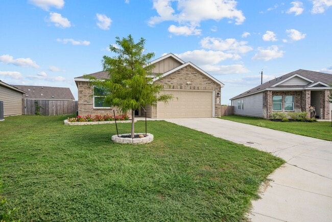 Photo - Charming Home Awaits: Spacious & Modern Li...