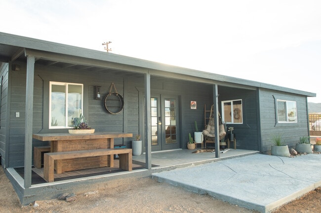 Building Photo - 2088 Acoma Trl Rental