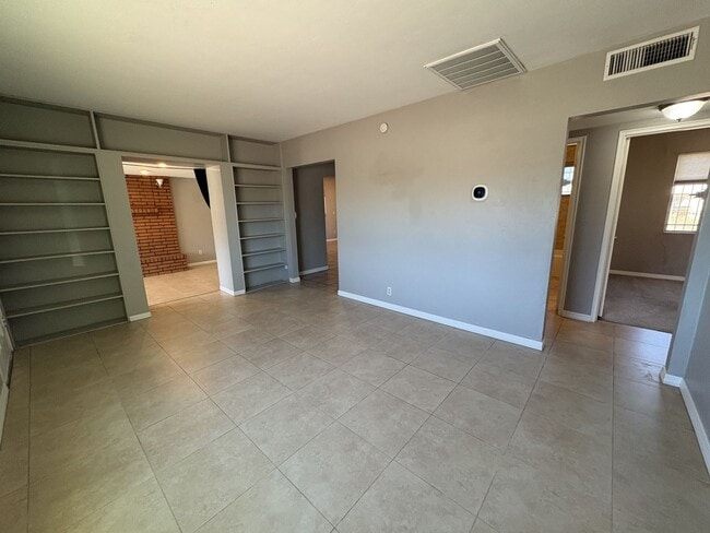 Photo - Central Tucson, close to University of Arizona and more!!!