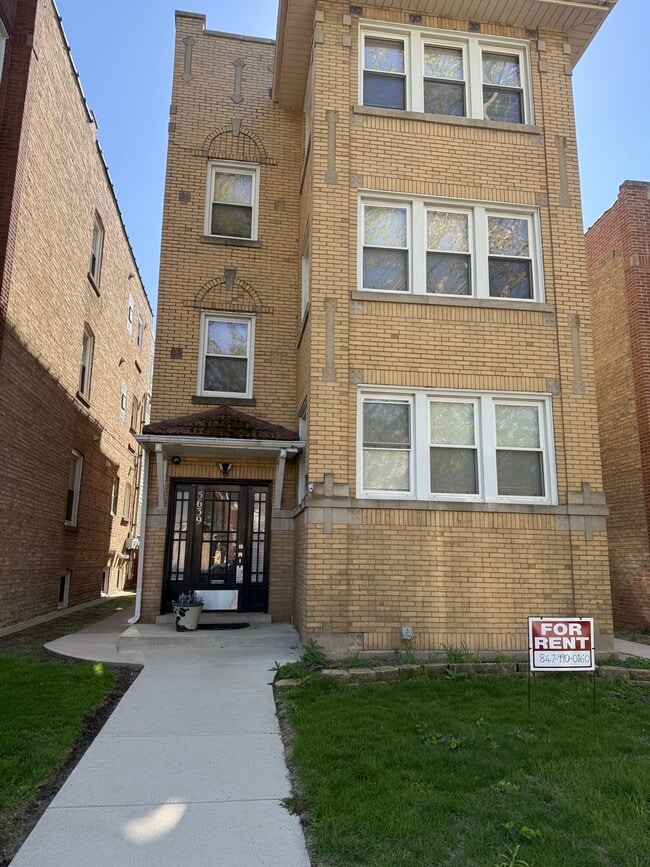 Photo - 5639 N Artesian Ave Unit 2