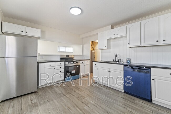 Photo - 947 Albany St