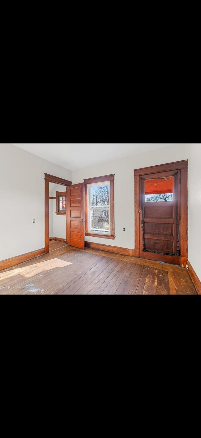 Photo - 421 Cincinnati St