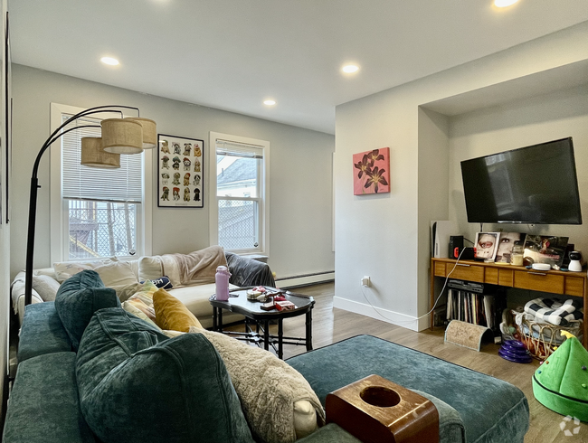 Building Photo - 11 Pearl Ter Unit 1 Rental