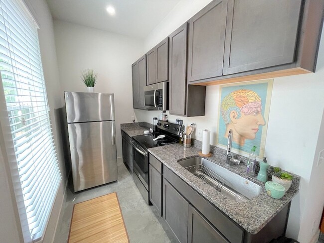 Building Photo - 613 E Duffy Ln Unit 613 E Duffy Ln  B Rental
