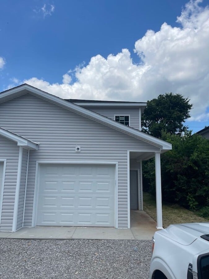 BRAND NEW DUPLEX, GREAT LOCATION - BRAND  NEW DUPLEX, GREAT LOCATION Unit 1311 Carson Alley Apartment A