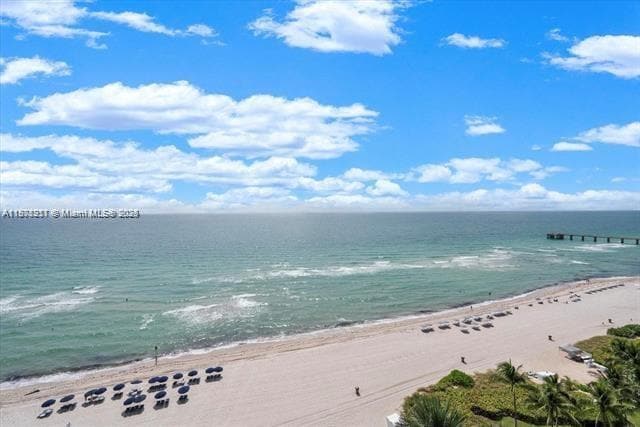 Building Photo - 17121 Collins Ave Unit 1403 Rental