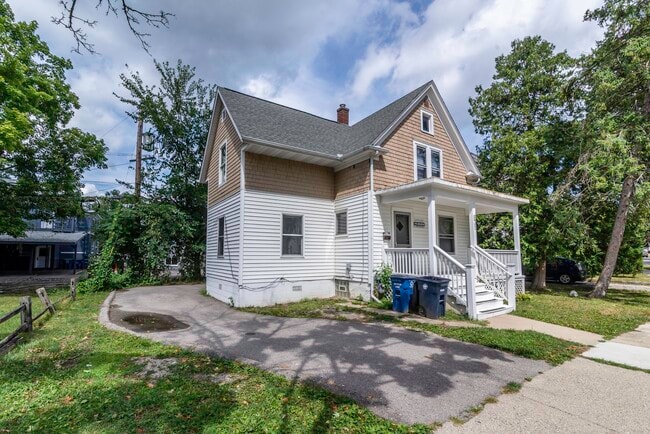 Photo - 831 Brookwood Pl