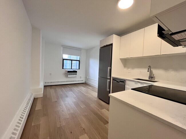 Photo - 798 Richmond Street West Unit 446