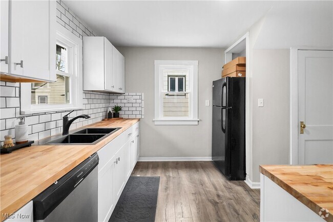 Building Photo - 1488 S Taylor Rd Rental
