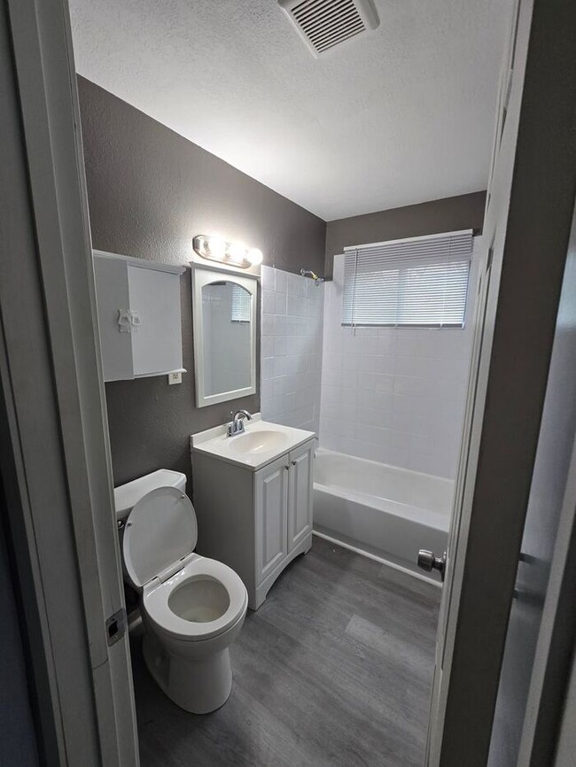 Photo - 5134 N Corrington Ave