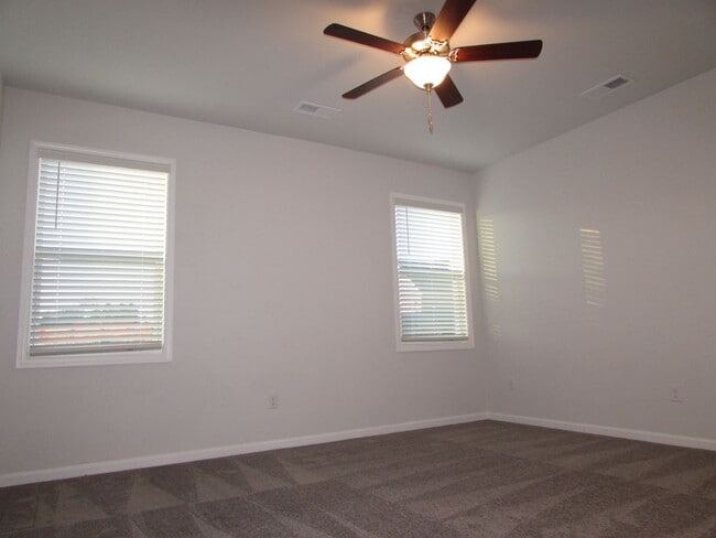 Photo - Spacious 4 Bedroom/ 3 Bathroom Home in Lovely Terrell - 2 Car Garage - Washer/Dryer and Lawn Main...