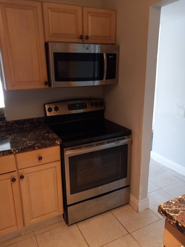 New Stainless steel appliance - 4324 nw 9th ave Apartment Unit 7-1G