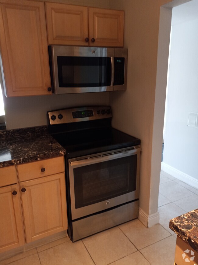 New Stainless steel appliance - 4324 nw 9th ave Unit 7-1G Rental