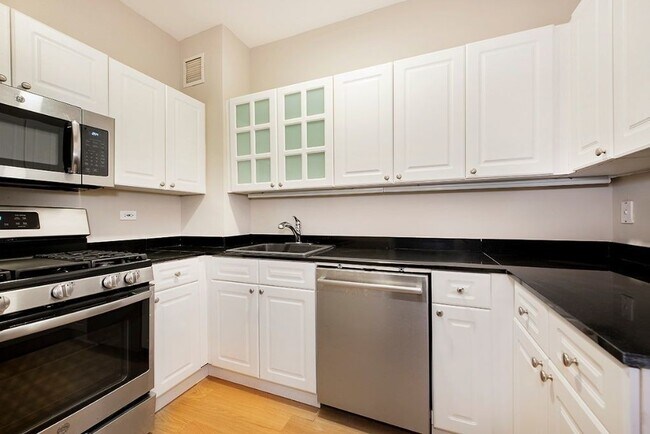 132 E 35th St Unit 8A