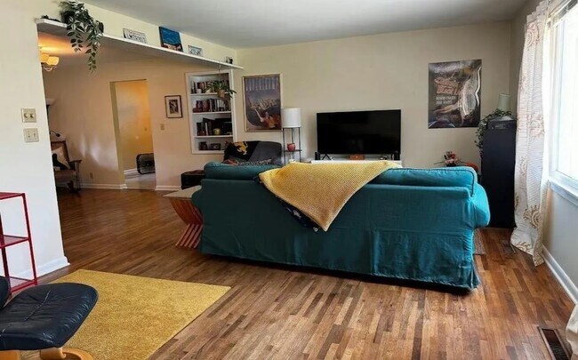 Photo - 203 Orchard St N