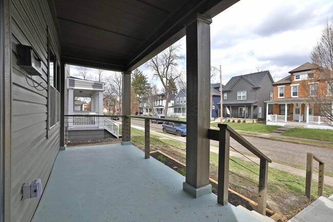 Photo - 423 Stoddart Ave