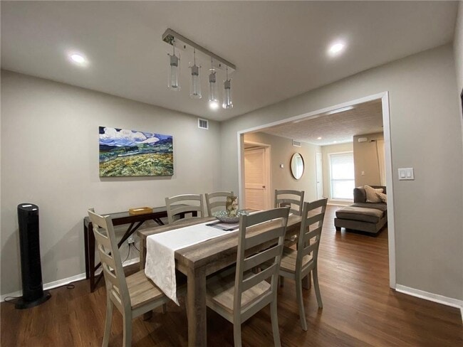 Photo - 704 Dunbar Dr