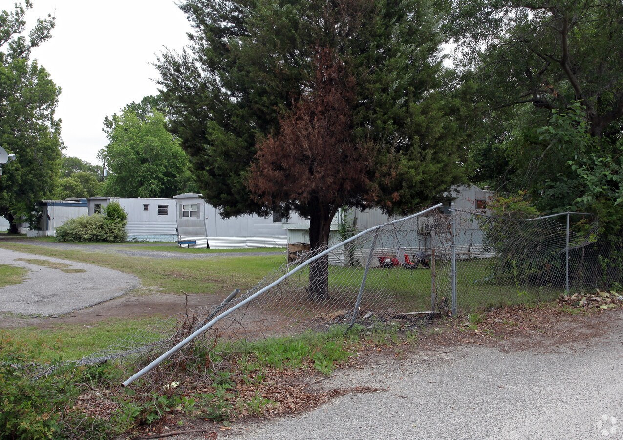 Photo - 5513 Woodbine Ave