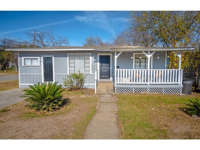 Building Photo - Cozy Remodeled Home Near Downtown