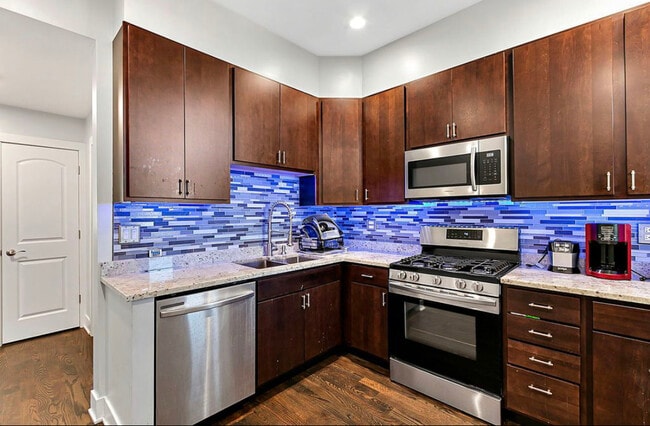 Photo - 4350 W Monroe St