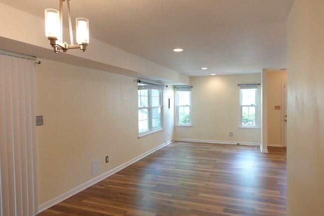 Photo - 3001 N Dale Ct