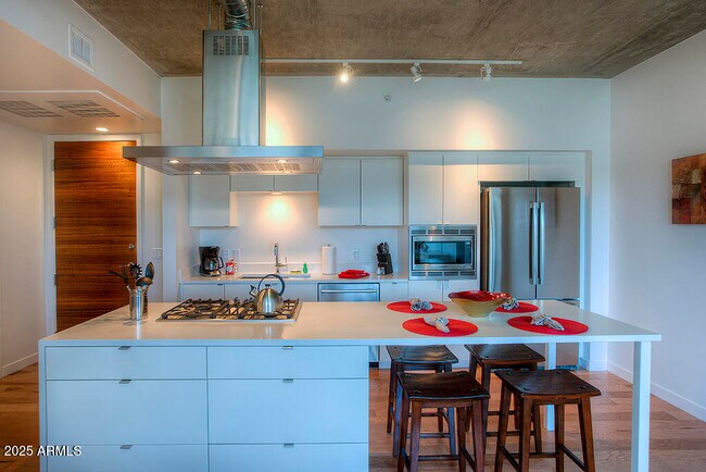 Photo - 100 W Portland St Unidad 506