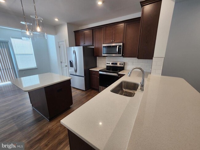 Photo - 477 Husky Trl