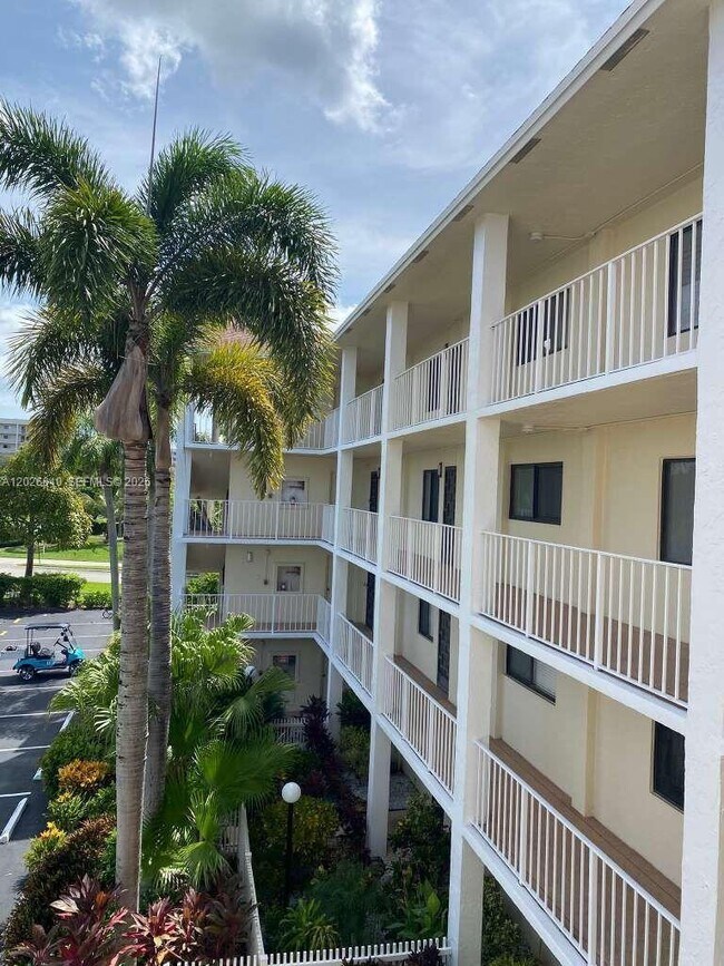 Photo - 7350 Kinghurst Dr Unit 305