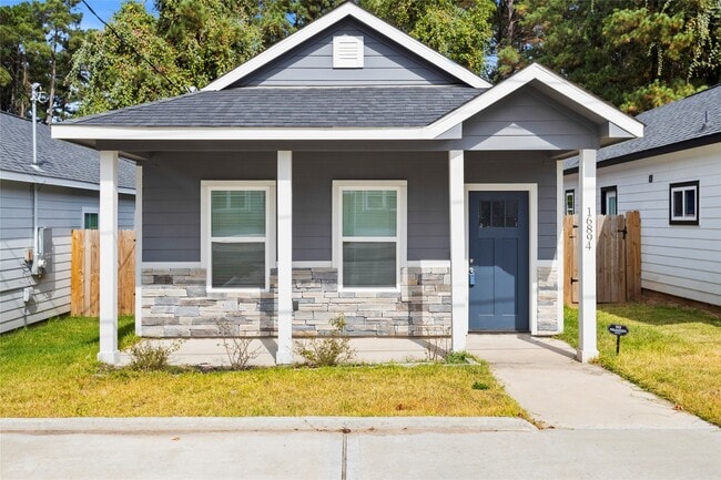 Building Photo - 16894 Balmoral St