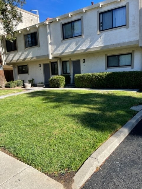 Building Photo - 1790 Ellis St Rental