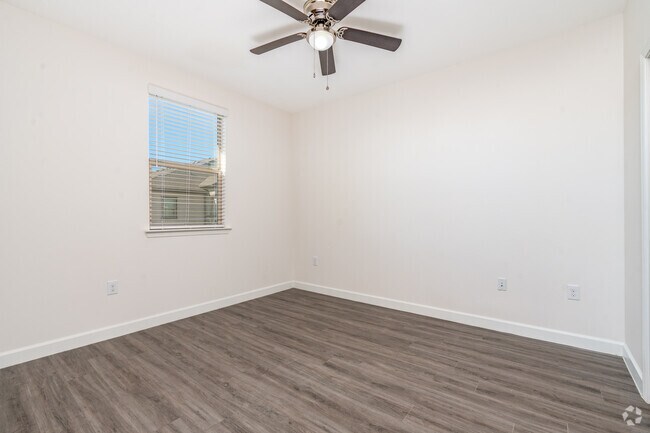 1BR, 1BA - 653SF - Bedroom