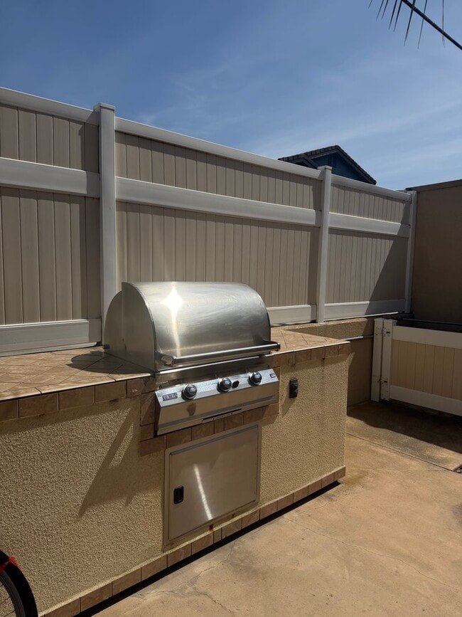 Photo - Beautiful 1BD w/ Reserved Parking and Laundry On-Site in Pacific Beach! Unidad B27