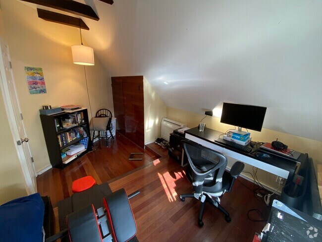 Building Photo - 381 Highland Ave Unit 2 Rental