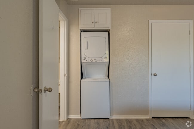 1BR, 1BA - 650SF - Laundry