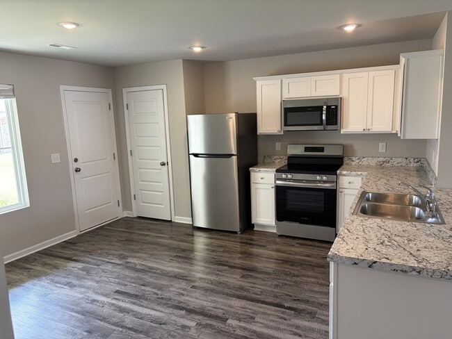Building Photo - 3 Bed / 2 Bath Rental House in Decatur, AL 35603