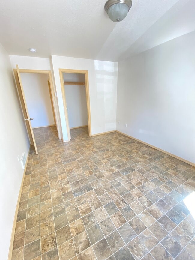 Photo - 1063 NE B St