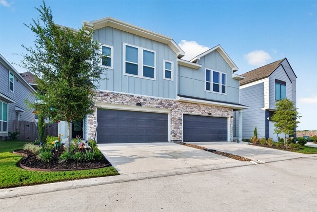 2206 Via Cami Ln