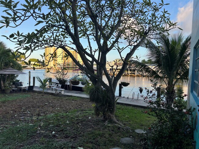 Building Photo - 3111 NE 29th St Unit 5