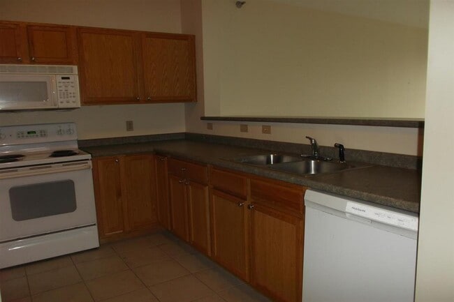 Photo - 204-204 Farrell St