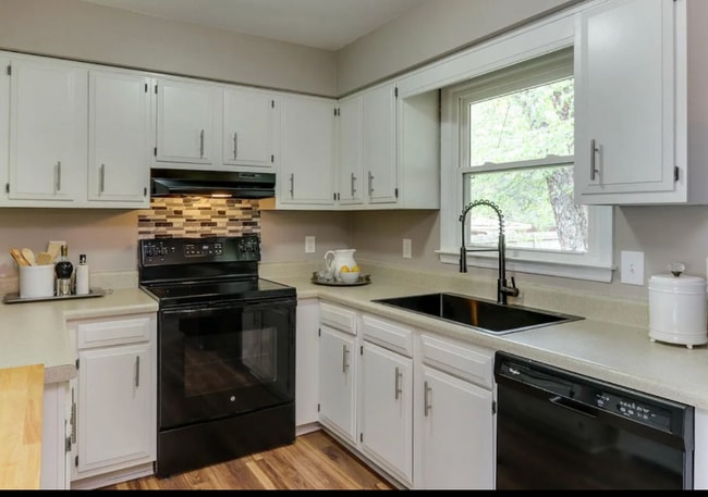 Photo - 1114 Vandora Springs Rd