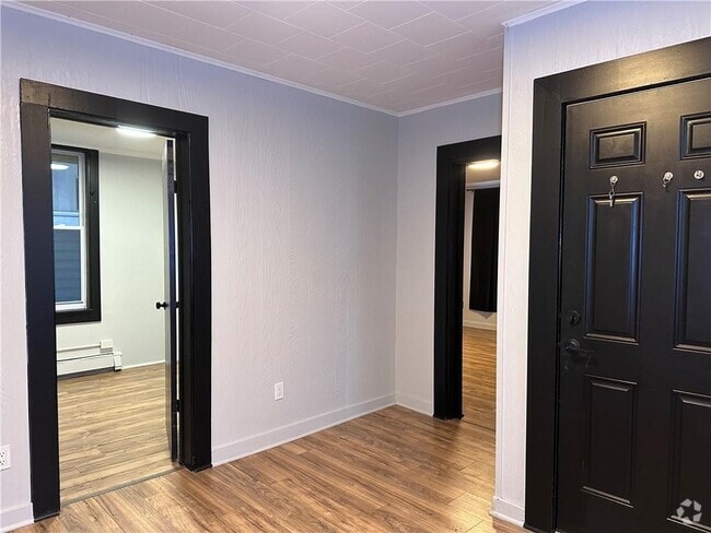 Building Photo - 54 S Bridge St Unit 1 Rental