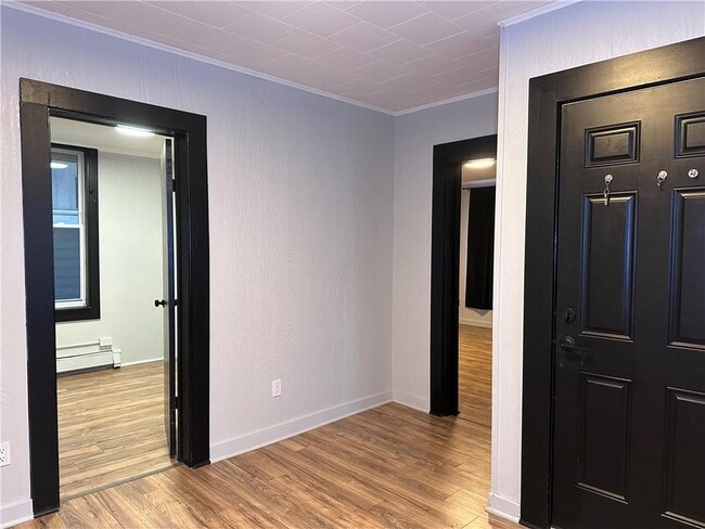 Building Photo - 54 S Bridge St Unit 1 Rental