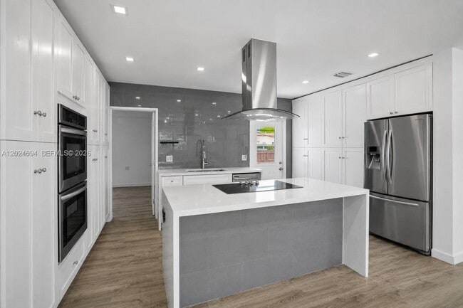 Photo - 1081 NE 166th St