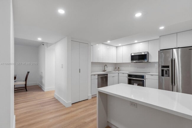 Photo - 1717 N Bayshore Dr Unidad A-1231